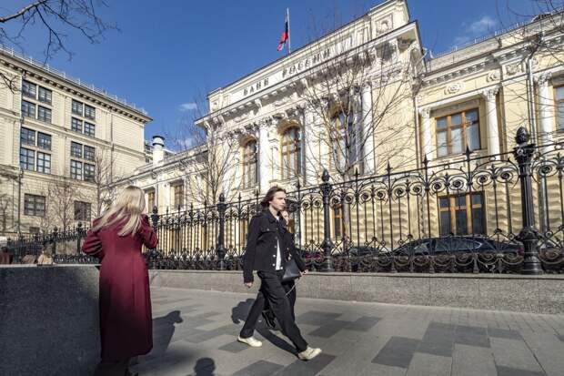 Центробанк ужесточил прогноз по снижению ключевой ставки