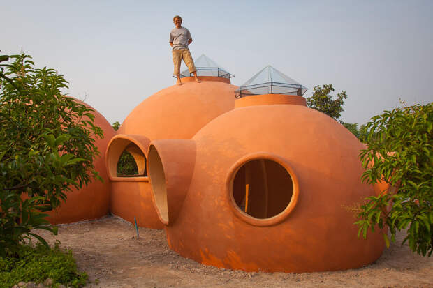 http://www.steveareen.com/domehomecreation/photos/110529-129.jpg