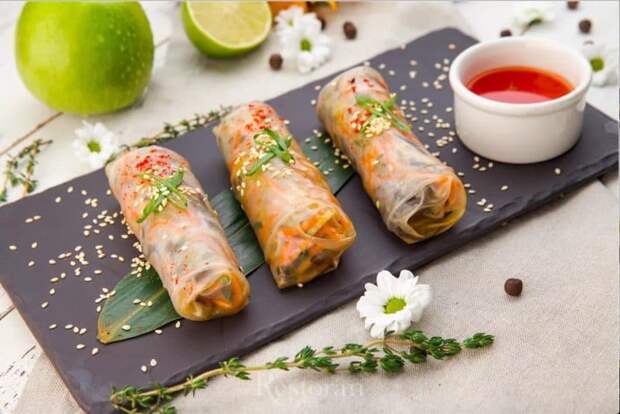 Спринг-роллы с овощами и мясом. Это угощение приведёт в восторг всех 4