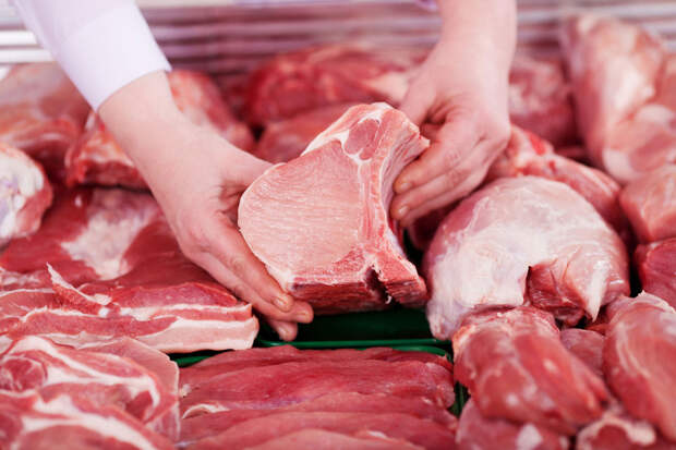 Эксперт Роскачества Смирнов: при выборе мяса важно оценить его цвет