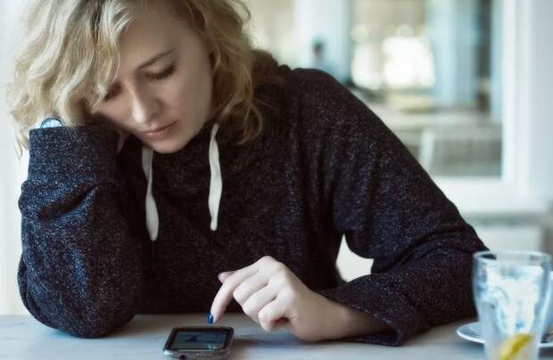 3 причины, из-за которых женщина сперва пишет сообщение, а после длительное время игнорирует ответ