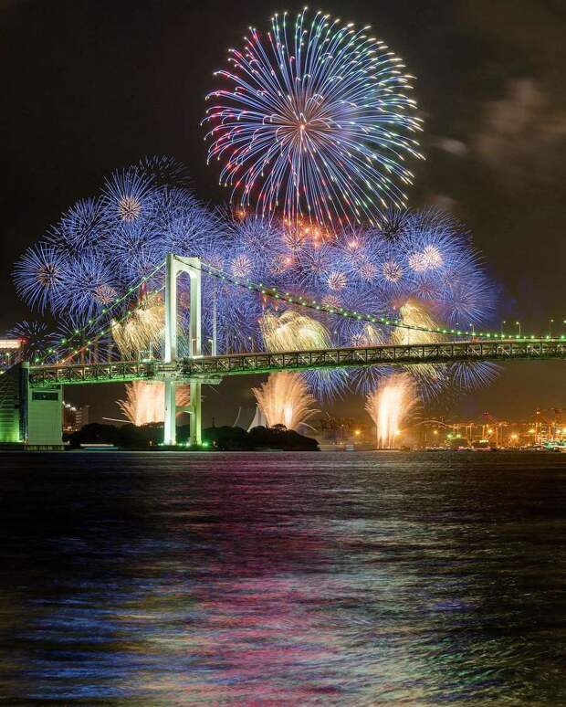 The Japanese Photographer Keisuke Captures The Beauty Of Fireworks In Japan