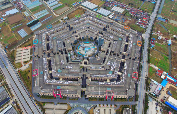 Торговый центр Shanghai Pentagonal Mart Торговый центр Shanghai Pentagonal Mart