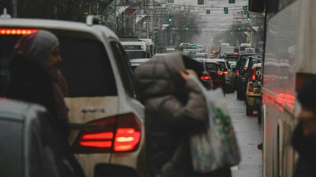 В центре Барнаула образовались субботние пробки