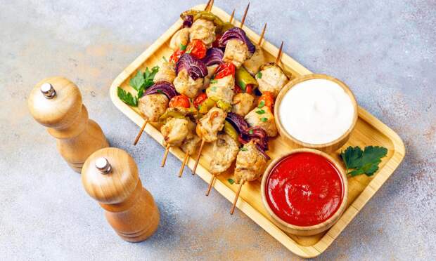 Как замариновать курицу для шашлыка, чтобы она была сочной: 3 лучших рецепта маринада (без уксуса майонеза)