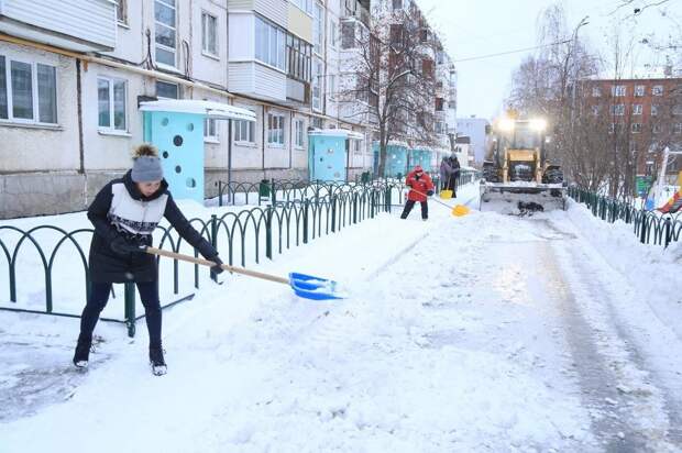 Для проверки качества уборки дворов Ижевска специалисты провели в 2025 году почти тысячу рейдов