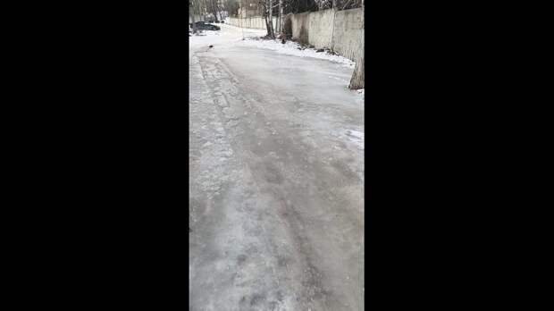 Макеевка, посёлок Макнии д . 46 открываем бесплатный каток питьевой воды, приглашаем власть, покататься и сломать головы, и ноги себе на неоднократное...