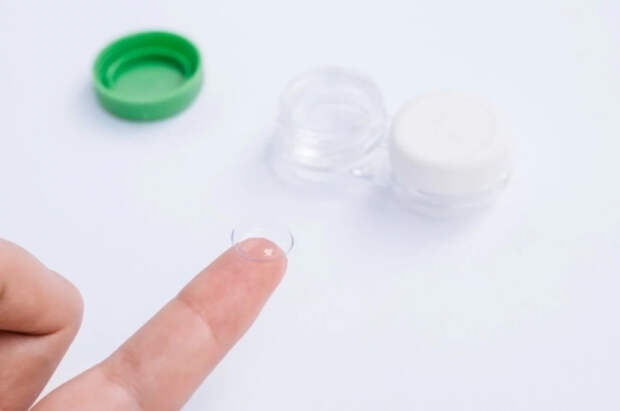 Эксперт Козина рассказала, можно ли использовать линзы после слезотечения