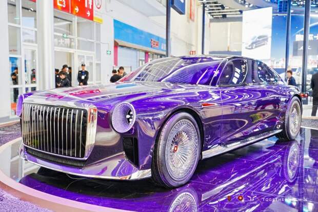 На Пекинском автосалоне показали роскошный седан Hongqi L1: его ждут в России