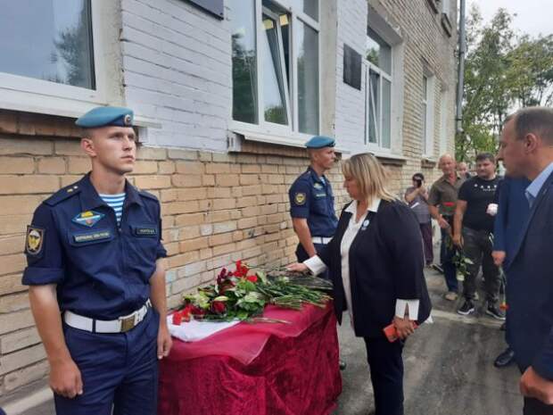 Сегодня состоялось торжественное открытие мемориальной доски гвардии сержанту Геннадию Литовченко, который погиб при исполнении воинского долга в ходе специальной военной операции на Украине. - 937215788279