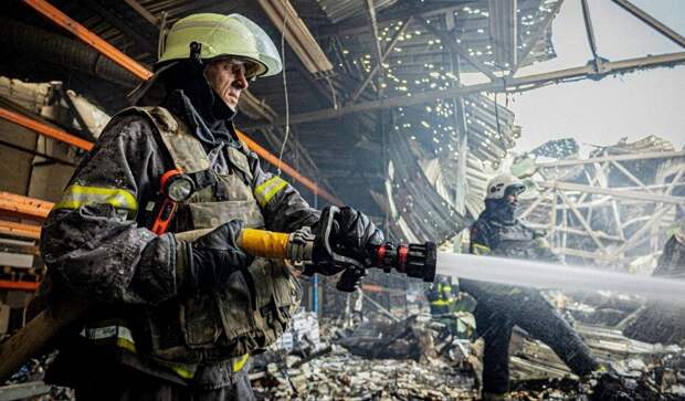 Вооруженные силы Украины попали сразу в два котла в зоне СВО, заявил британский эксперт Александр Меркурис.-3