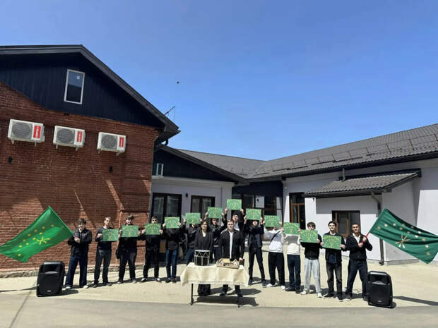 Единство и традиции Адыгеи в символах Черкесского флага