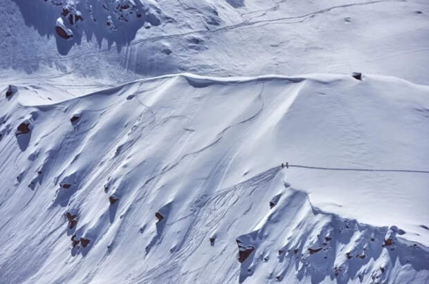 Трое альпинистов из группы, попавшей в Бурятии под лавину, спустились