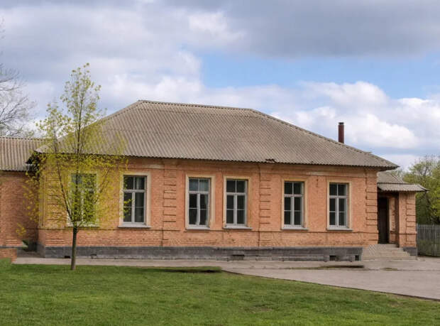 ВСУ нанесли удар по школе в Запорожской области – погиб замглавы округа