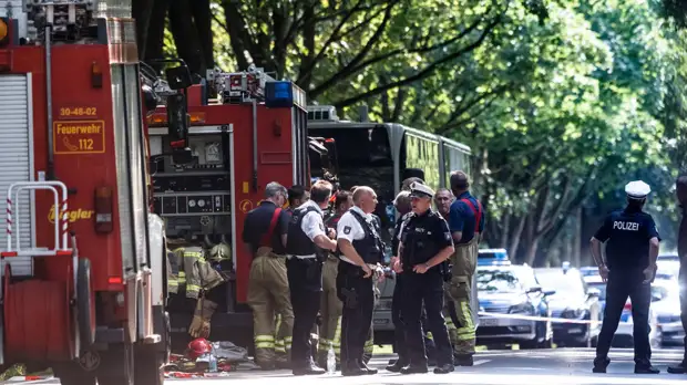 «Важно не поощрять спекуляции»: что известно о нападении с ножом на пассажиров автобуса в Германии