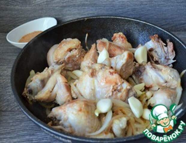 Курица с виноградом и яблоками Лук репчатый