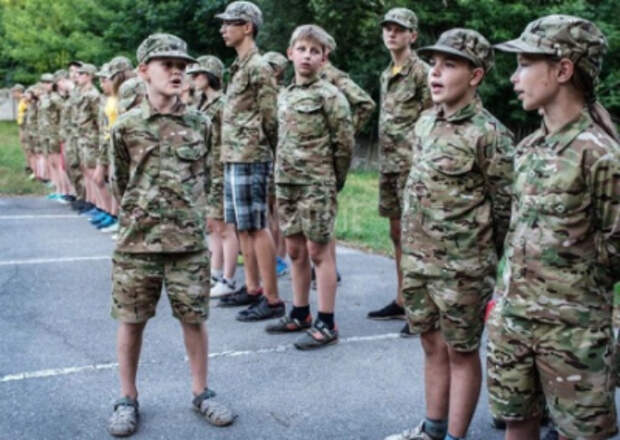 Террористы «Азова» намерены вербовать в свои ряды школьников в 6−7 классах Террористы «Азова» намерены вербовать в свои ряды школьников в 6−7 классах