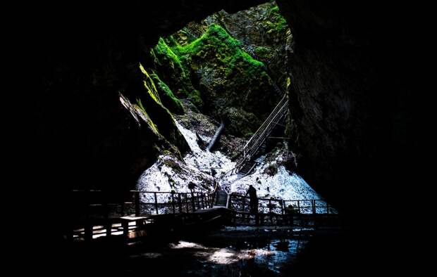 В Румынии в пещере обнаружили стойкую к антибиотикам бактерию