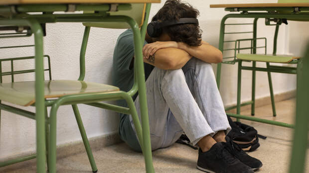 "Ставили подножки". В Сибири родители подростка судятся со школой из-за многолетней травли