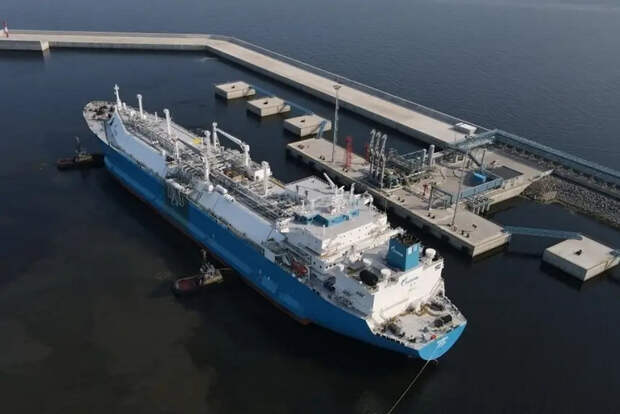 Единственный ледокольный танкер обеспечивает бесперебойные поставки СПГ РФ в КНР