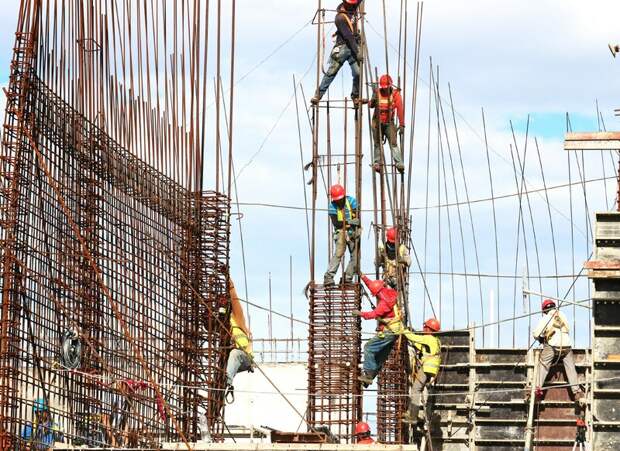 Прокуратура пресекла незаконное строительство коммерческого объекта на Махачкалинской площади