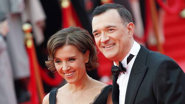 «Я бы поспорила с хронологией»: что известно о разводе Алферовой и Бероева