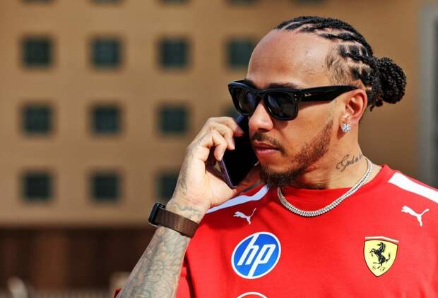 Льюис Хэмилтон призвал FIA «разобраться» с Mercedes