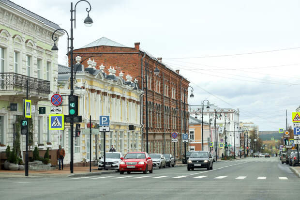 Власти Перми требуют снять все вывески и рекламу с исторического здания