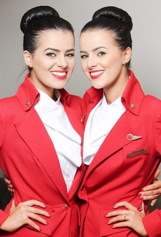 Идентичные близняшки-стюардессы ведут идентичные жизни