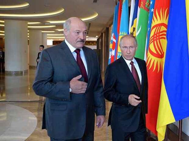 Лукашенко устроил демарш перед Путиным на саммите СНГ