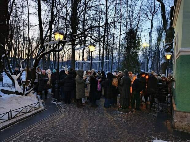 Верующие отмечают День памяти святой блаженной Ксении Петербургской