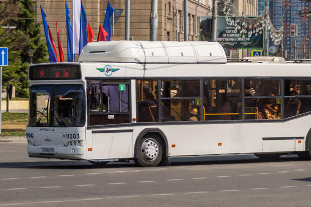 Жительница Новосибирска получит 100 тысяч рублей за проезд на автобусе №54