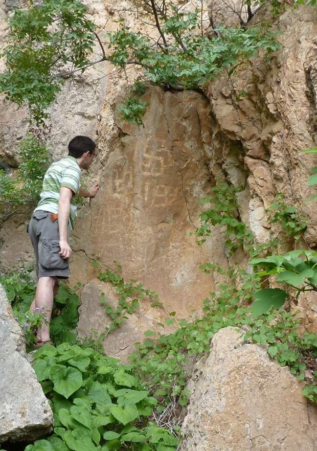 Part-of-the-cliff-face-at-Lipci