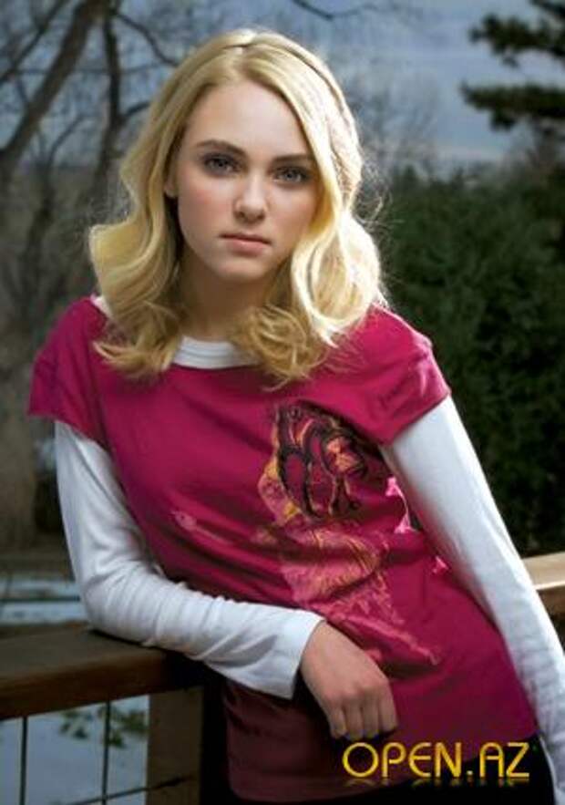 Annasophia Robb Gallery