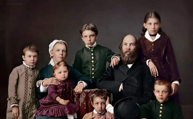 Семья Ульяновых 1879г.