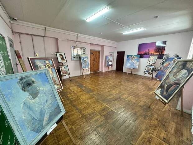 Выставка академика Вадима Овсянникова открылась в Городской клинической больнице №11