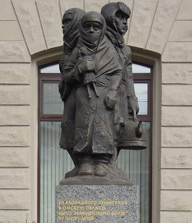 Памятник детям блокадного Ленинграда, скульптор С. Голованцев, 2014 год, Омск. Фото с сайта autotravel.ru