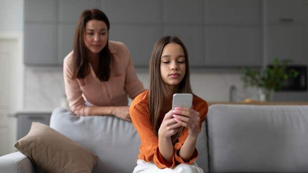 Психолог Резенова: контроль за соцсетями учеников не спасет от агрессии в школах