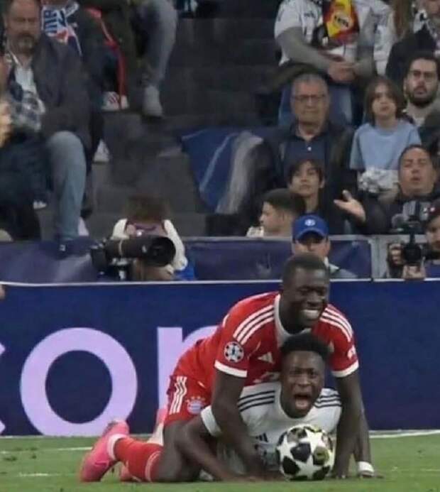 Вчера во время матча Баварии и Реала игроки решили сделать нового футболиста