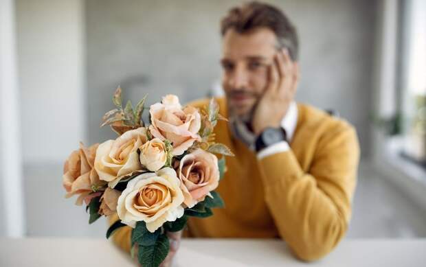 Как правильно просить у мужчины цветы?