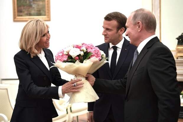 Брижит Макрон призналась в пессимизме из-за жизни в Елисейском дворце