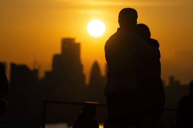 На Солнце произошли две сильные вспышки