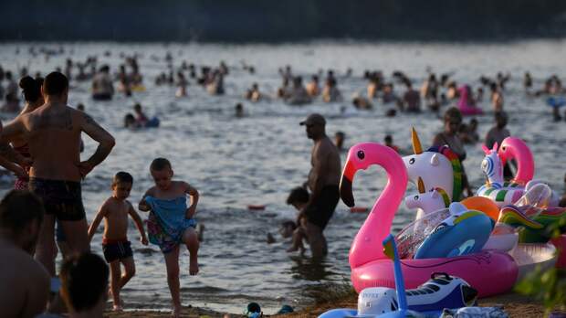 Врач посоветовала россиянам в жару пить воду каждые 10-15 минут 