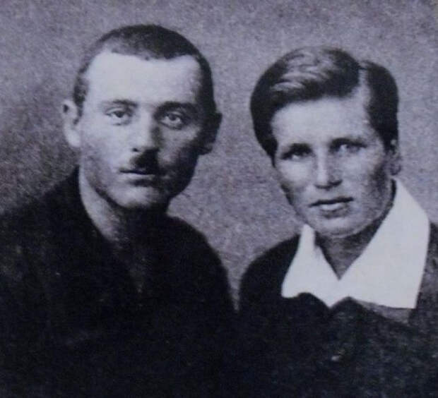 Родители Нонны Мордюковой: отец Виктор Константинович и мать Ирина Петровна Мордюковы.