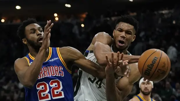 Трипл-дабл Адетокунбо помог «Милуоки» обыграть «Голден Стэйт» в НБА