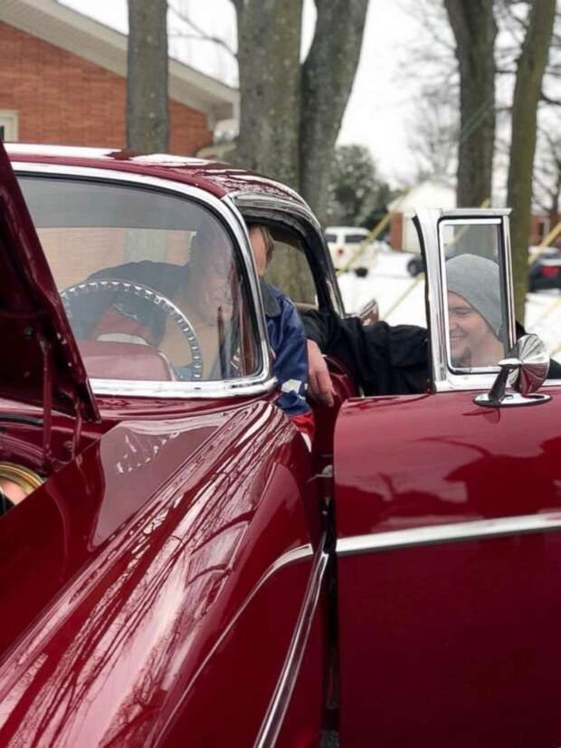 Chevy Bel Air 1957: сюрприз для деда, который растрогал его до слез chevrolet, chevy belair, авто, автомобили, воссановление, подарок, реставрация, сюрприз