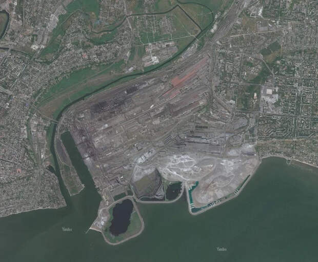 Спутниковый снимок завода "Азовсталь", город Мариуполь.