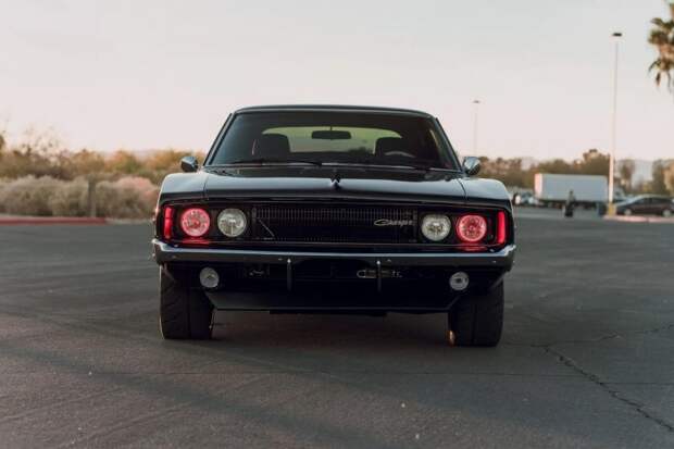 Великолепный Dodge Charger 1968 года с современным двигателем HEMI и классической внешностью