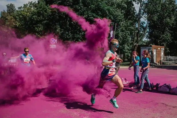 В Москве прошёл Красочный забег