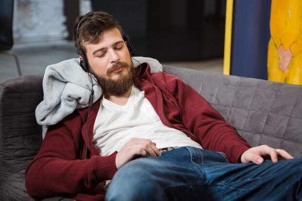 Музыка меняет мозговые сети и ослабляет хроническую боль — исследование Nature